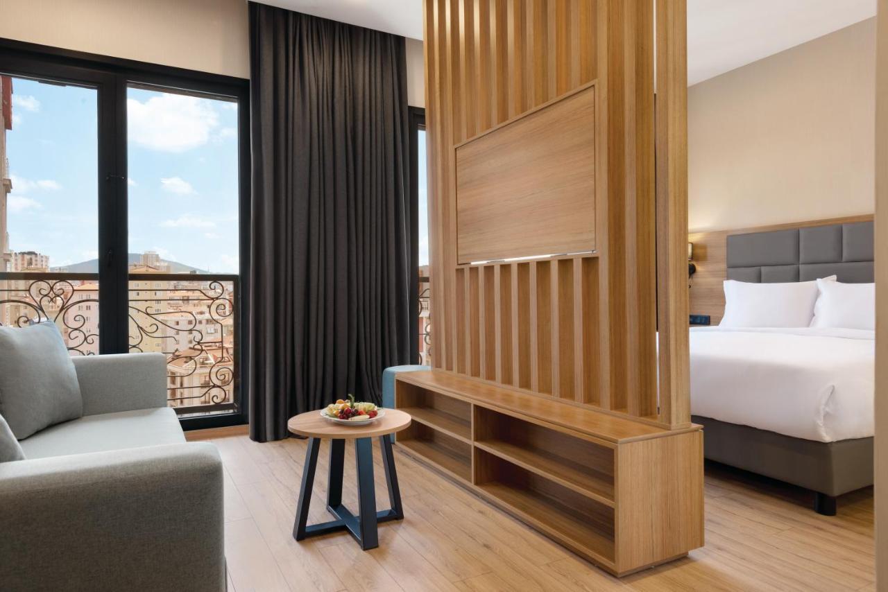 Готель Tryp By Wyndham Istanbul Atasehir Екстер'єр фото