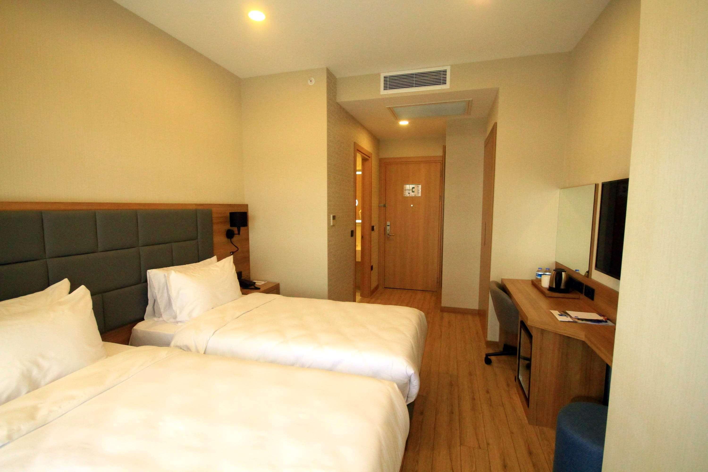 Готель Tryp By Wyndham Istanbul Atasehir Екстер'єр фото